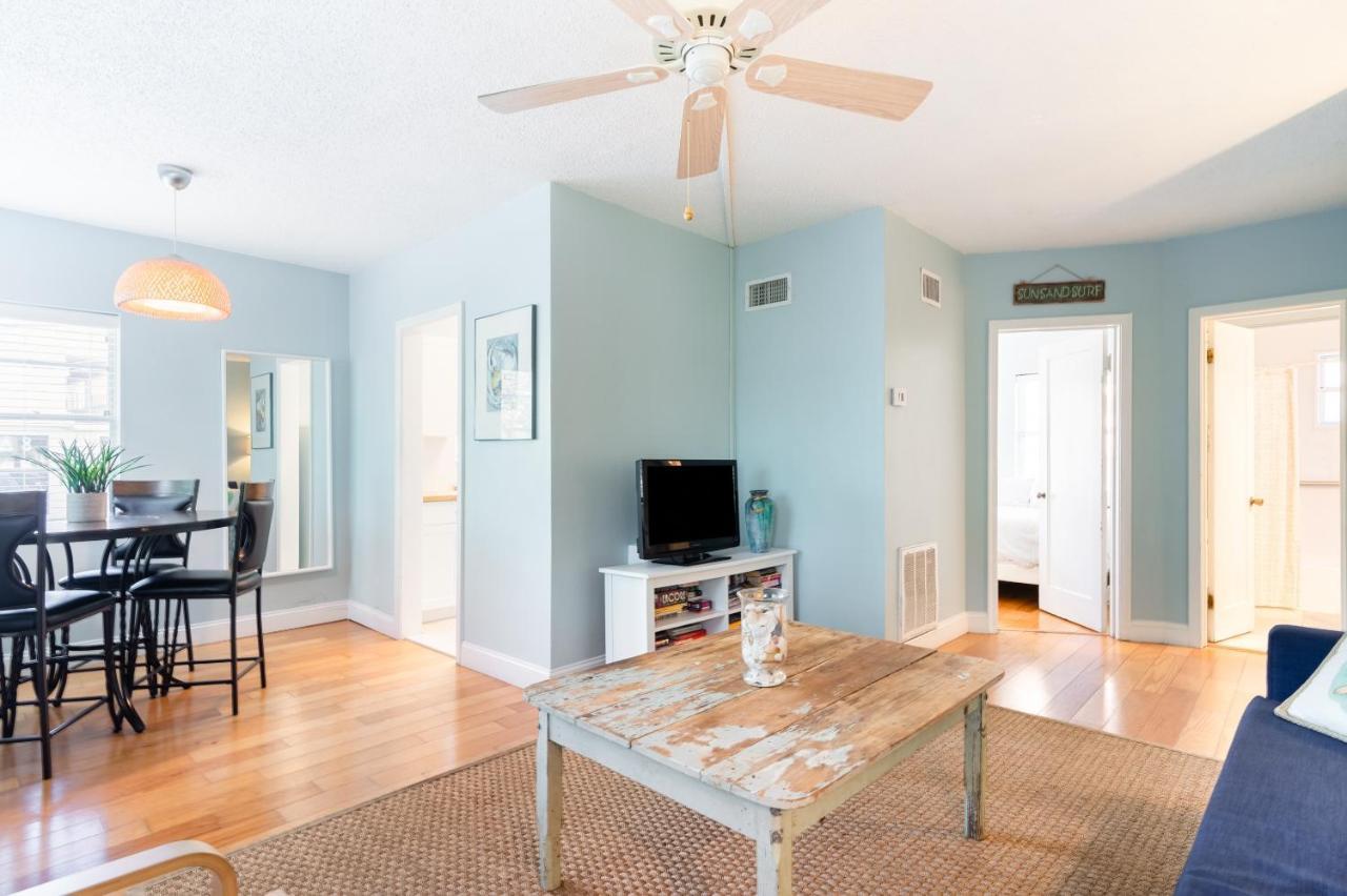 Cute One Bedroom At The Coral Resort Apts Clearwater Beach Exteriör bild